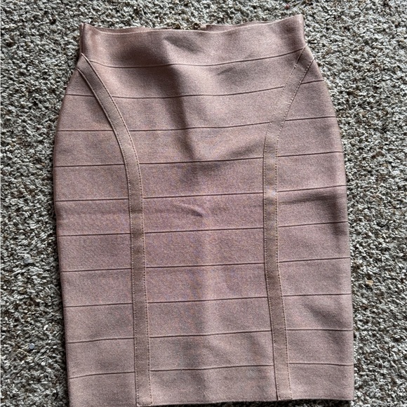 Guess Nude Bandage Skirt Set - Picture 2 of 12